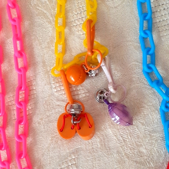 *Vintage 1980's Plastic Necklaces with Charms/Clips - Picture 3 of 8